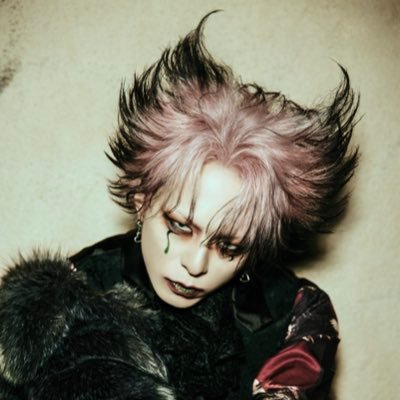 ΛrlequiΩ(アルルカン)というバンドで歌っています。暁(あき)です。tiktok▶︎https://t.co/i9O4Omdhla instagram▶︎https://t.co/JZU6OBUdjv