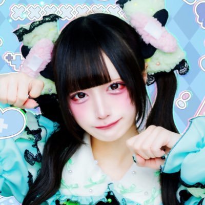 yui | 23歳になりました🌙🎀 今年も親友とウィークナイト行けて