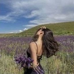 Yvame945's profile picture. 