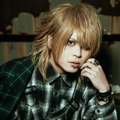 ΛrlequiΩ(アルルカン)のギタリスト、作編曲その他諸々。楽器や機材の収集癖有り。いつまでも夢を見に行こう。シグネイチャーモデルはこちら→https://t.co/INvcUybm2f https://t.co/XImrx6KOtw