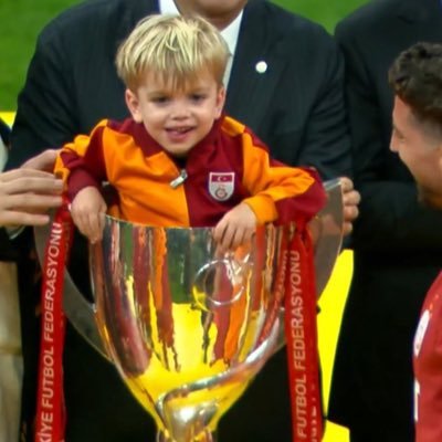 Fijiness44's profile picture. 