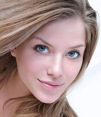 Anita Cowel Official Twitter. Former model, now photographer. Just a regular girl quoting the world!