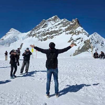 zzingss's profile picture. #한화이글스팬 (1990~현재) 
$BTC , $VOO , $QQQ , $WLFI