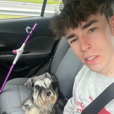 AndracaRobledo's profile picture. Estudiante de periodismo en la UVa. Escribo sobre la Real Sociedad y el Real Madrid de baloncesto en @AgenteLibre_dig