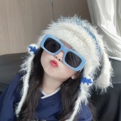 b__sn09's profile picture. 