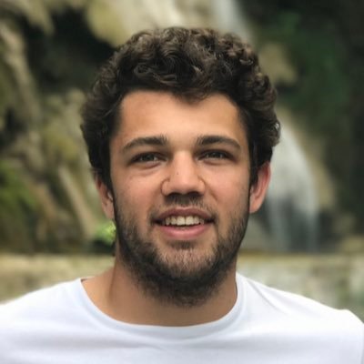 Software founder and developer building lean businesses with AI | https://t.co/LvBVCNNByU | Always yapping about tech, sports, music & design 🏀🎵👨🏻💻