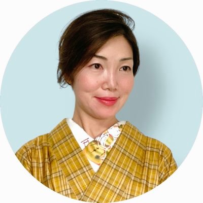 yuka_somesome's profile picture. 「和の美意識を、現代の暮らしへ。」 京都の手仕事バッグ《辰砂》プロデュース 友禅体験〈そめそめくらぶ〉主宰 ｜和の文化ラジオ 「弓華式京都倶楽部」 ⬇︎ バッグと放送、こちらからどうぞ https://t.co/RKCmhROV34