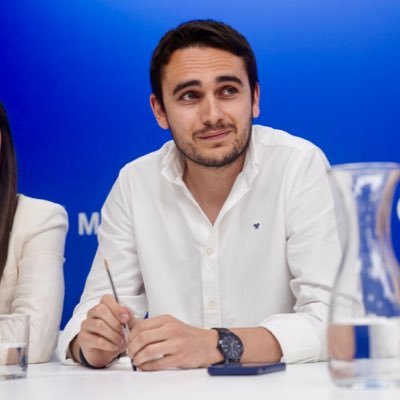 Política y comunicación. Concejal del PP en el Ayuntamiento de Coslada. Comunidad de Madrid.