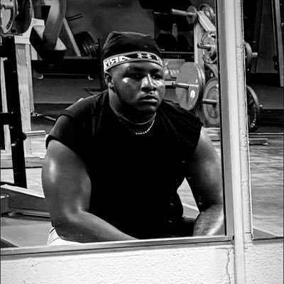 GPA:2.6//weight:280//height :6//404-984-8022