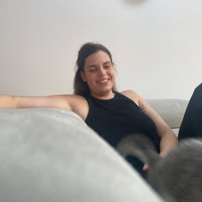Head of Product Design @ Equals. Building https://t.co/QfKVRFQxkz at nights. Exploring AI, vibe coding & vibe marketing. Follow for product tips.