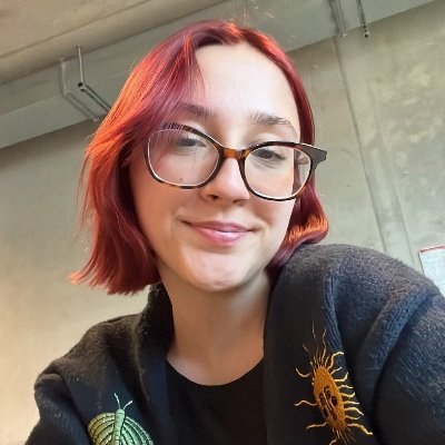 desenvolvedora javascript mental, aspirante a pole dancer e costureira/bordadeira