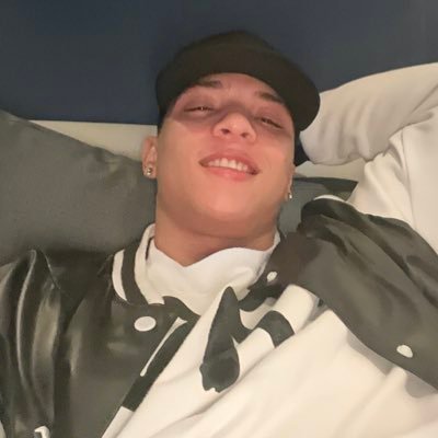 Bienvenido/a 🔞Aquí, lo explícito se encuentra con lo exclusivo y lo íntimo. Si no respondo por aquí en mi pagina azul siempre estoy contestando cada mensaje