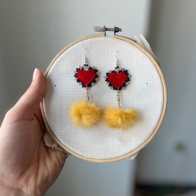 crappy swer/Mother of two. Enrolled member of Sault Ste. Marie Chippewa NDNs. i post when i need mutual-aid, have emotional breakdowns, and available beadwork.