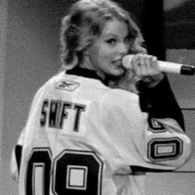 taylordswif's profile picture. 🎧