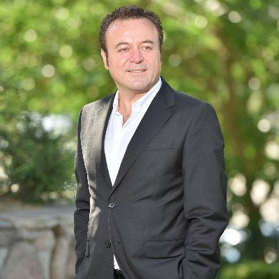 okulda defterime,sırama,ağaçlara yazarim adını...HEY ÖZGÜRLÜK..