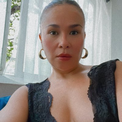 DulReyna's profile picture. También la he ca&4do muchas veces...Pero por lo menos no voté por el peje. ❤️🇲🇽