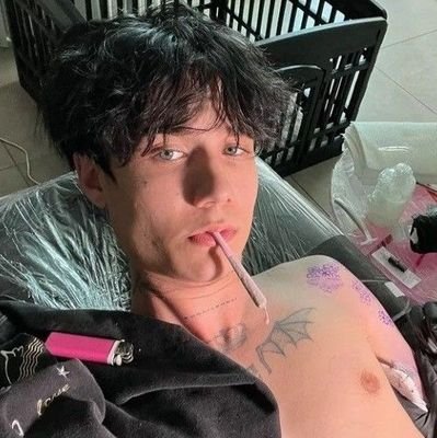 wallssmawz's profile picture. respira si nadie ama más a louis más q yo