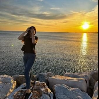 MirayKorkm52's profile picture. Dünya bir sahne, ben kendi repliklerimi yazıyorum.