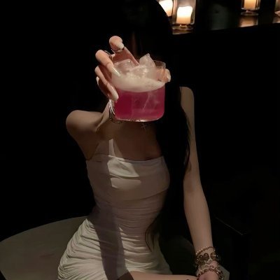 landon_hana's profile picture. Moonlit thoughts & daydreams Finding beauty in the little things ✨