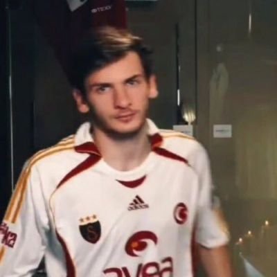 Akışına bırak su akar yolunu bulur/özgün modernist/ATATÜRKÇÜ🇹🇷/lirik/mantık+görücü evliliğine karşı/kafasına göre/sözelci/duygulara ameliyat/ Galatasaray💛❤️