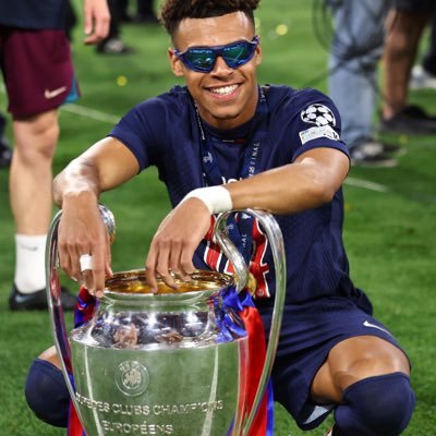 phoeniixEs's profile picture. 