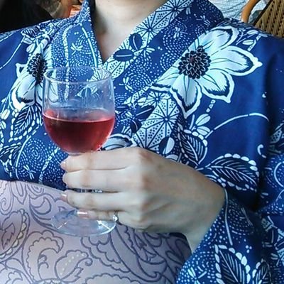 この頃あまり聴けていないラジオリスナー。そのうち着物でお出かけしたい。手芸もしたい( #ココロモチ工房)。卒業したよ(#ほそぼそ放送大学 )。
お酒はたしなむ程度です。方向音痴は絶望の域。どうにもこうにも更年期(からの鬱)。せばだばマイネびょん。