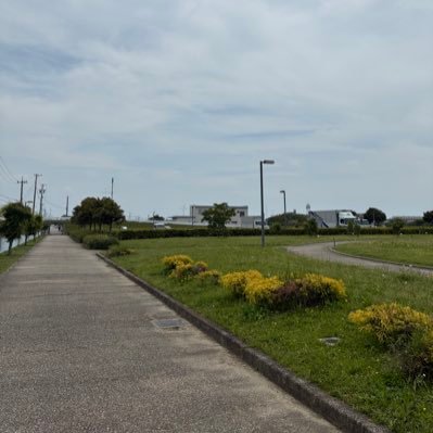 qqofficework's profile picture. とある代理店に勤める平成生まれ男子。上司とうまく言っていたが、とある出来事で信用ができなくなってしまいモチベーションただ下がり。お給料は悪くないので、続けるつもりだけど愚痴の吐き出し場所としてスタート。