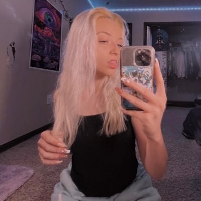 W0rshipAshley's profile picture. 21 y/o keyholder 🔑