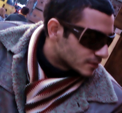 SelimSnmezGnes's profile picture. Hazırım bu sabah tıraş olmaya Boynuma kravatı geçirip koşmaya Trafik derdine, küfrüne, egzoz gazına Paçama sıçrayan çamuruna...