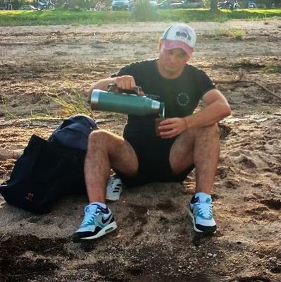 Comunicador social
💪Haciendo lo que se puede
🤭 Fanático de las cosas dulces
🧉 Amo el mate
👍 Mi profesión no limita mi opinión
📲 telegram @Marius_ok