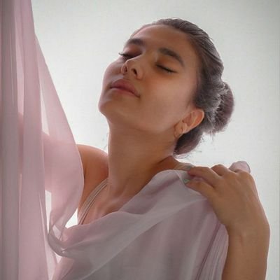 hasti_shirazian's profile picture. 🕊️☁️