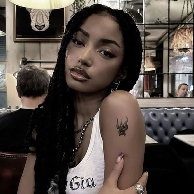 ESCRITORA DE ROMANCES | LEITORA | TORCEDORA DOS CHIEFS (NFL) E CORINTHIANS | 26 y CANCERIANA
cassieconnor21@gmail.com ✉️
https://t.co/zdu6Ec2clc