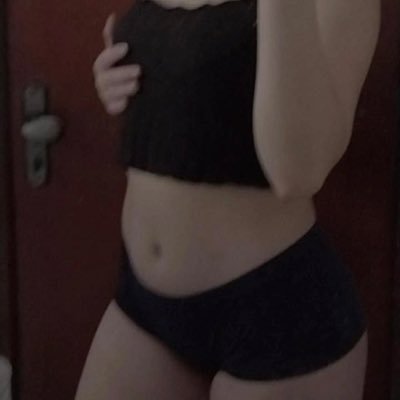 CoelinhaPacks's profile picture. 👣 Pezinho 38 | 😈 18 Aninhos |✨Vendo apenas pack do pé✨| Não mostro o rosto❌❌ | Se quiserem mais informações me chamar na dm💬💖