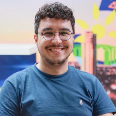 Jornalista por formação, escritor e Pokémon Trainer.