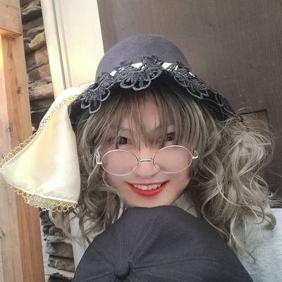 紫縁(しえん)といいます。18↑✨️秋季例大祭でユックリを歌った咲夜さんです!
メガネお姉様に狂わされた人間です。時々絵もあげます。AI学習、自作発言✖