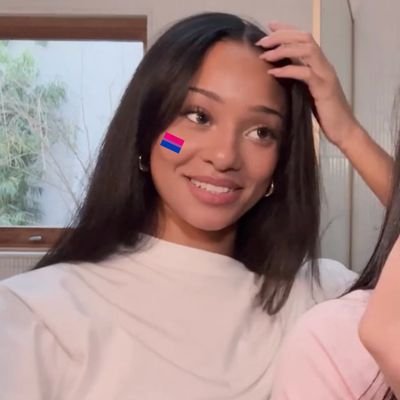 ainahcarat's profile picture. | 𝐒𝐞𝐯𝐞𝐧𝐭𝐞𝐞𝐧 | 𝐁𝐫𝐢𝐝𝐠𝐞𝐫𝐭𝐨𝐧 𝐛𝐫𝐚𝐢𝐧𝐫𝐨𝐭 | 𝐋𝐲𝐤𝐧𝐞𝐬𝐭🎧ྀིྀིྀིྀིྀི