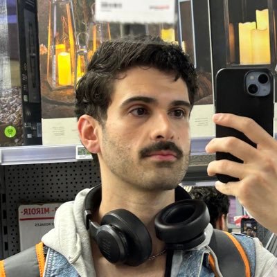 não existe hierarquia pra mim. ninguém está acima de mim. ninguém só deus ninguém ser humano está acima de mim mas eu estou acima de muitos é assim que eu penso