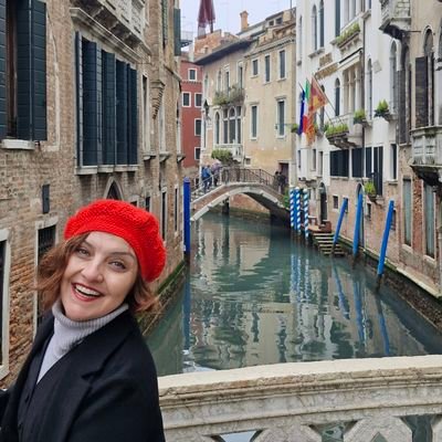 OzlemmOzmenn's profile picture. Siyasal İletişim Danışmanı