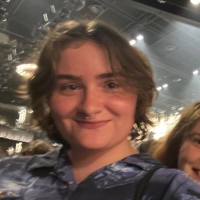 sydnij25's profile picture. stuck in the twilight color grading :o