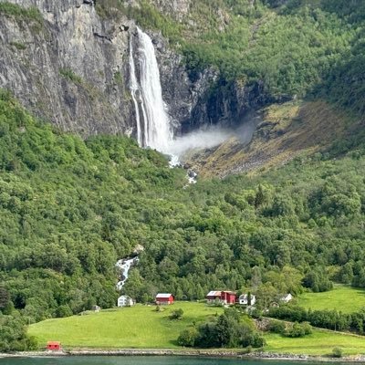 manda_simon's profile picture. Living the dream baby STFC fan COYR