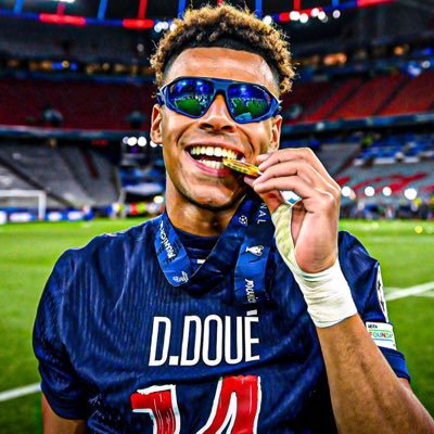 #TeamPSG ❤️💙 #thunderUp addict a #sorare https://t.co/gRhTNTs5tI
