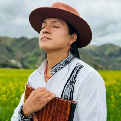 I specializes in Latin American Andean music, playing wind instruments such as the quena, panflute, and zampoña