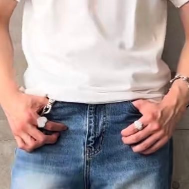 delo1112's profile picture. 