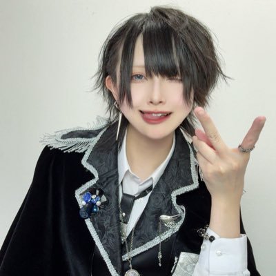 秋葉原の男装コンカフェ💎ビジュラム東京店(@bjlm_info)で会える青色宝石💙薫(くゆる)です。酒とお喋りが得意分野/盛り上げ担当お兄さん🍻👍🏻︎︎´- color:サムライブルー⚽️ Jewel:タンザナイト