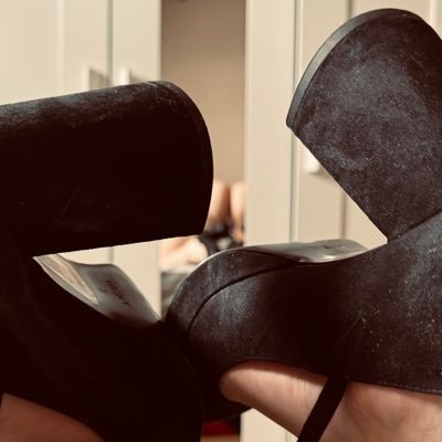 Obey me silently, spoil me loudly. Casual cruelty with a smirk 😈 Ko-fi & more in pinned — tribute first 💋 18+ | UK-based Femdom