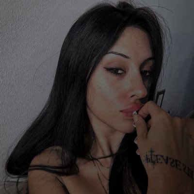 ⠀⠀ ⠀⠀⠀⠀ ⠀ ⠀ ⠀𝐄𝐥𝐥𝐚 𝐞’ 𝐦𝐮𝐲 𝖌𝖆𝖙𝖆 𝐲 𝐥𝐞 𝐯𝐚 𝐞𝐥 𝒓𝒐𝒏𝒓𝒐𝒏𝒆𝒐. ⠀⠀⠀⠀ ⠀⠀ ⠀⠀ ⠀⠀⠀⠀ ⠀⠀⠀⠀ 𝐄𝐥𝐥𝐚 𝐞' 𝐬𝐞𝐫𝐩𝐢𝐞𝐧𝐭𝐞 𝖛𝖊𝖓𝖊𝖓𝖔!