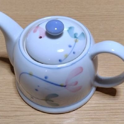 1962年生まれ、華道嵯峨流、洋裁を趣味でした。今 さぬきうどんの食べ歩きを始めました。またアメリカの友人 知人との交流を楽しみにしてます。世界平和を願って日々過ごしてます。