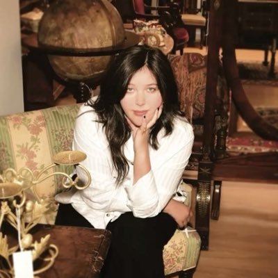 ayo edebiri defender | seasian & lesbian | art acc @loondles