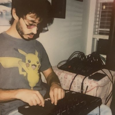 /ˈeɪsə/. wonderer. earbud apologist. musical endeavorer. got that dawg in me