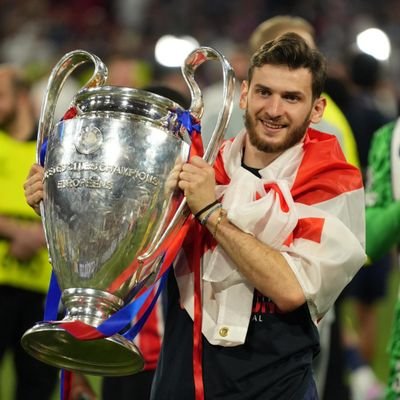 👨💻 CS2 Youtuber
⚽ PSG
⌛ Kvara Ballon d'Or
🏆 31 Mai 2025 ⭐